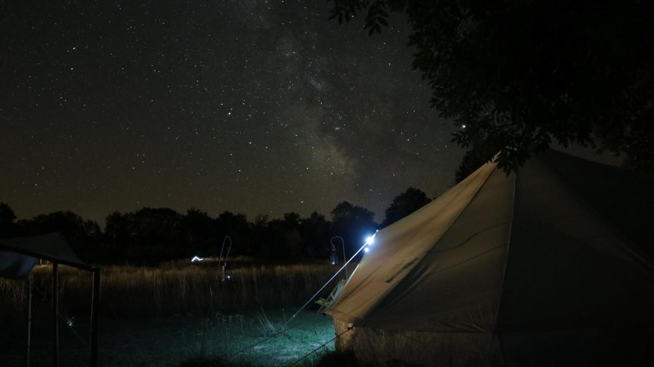 Hotel La Toile Sous Les Etoiles Charron  Zewnętrze zdjęcie